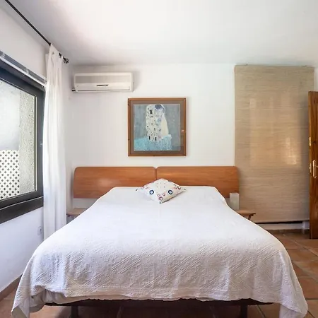 Elegante De Marbella